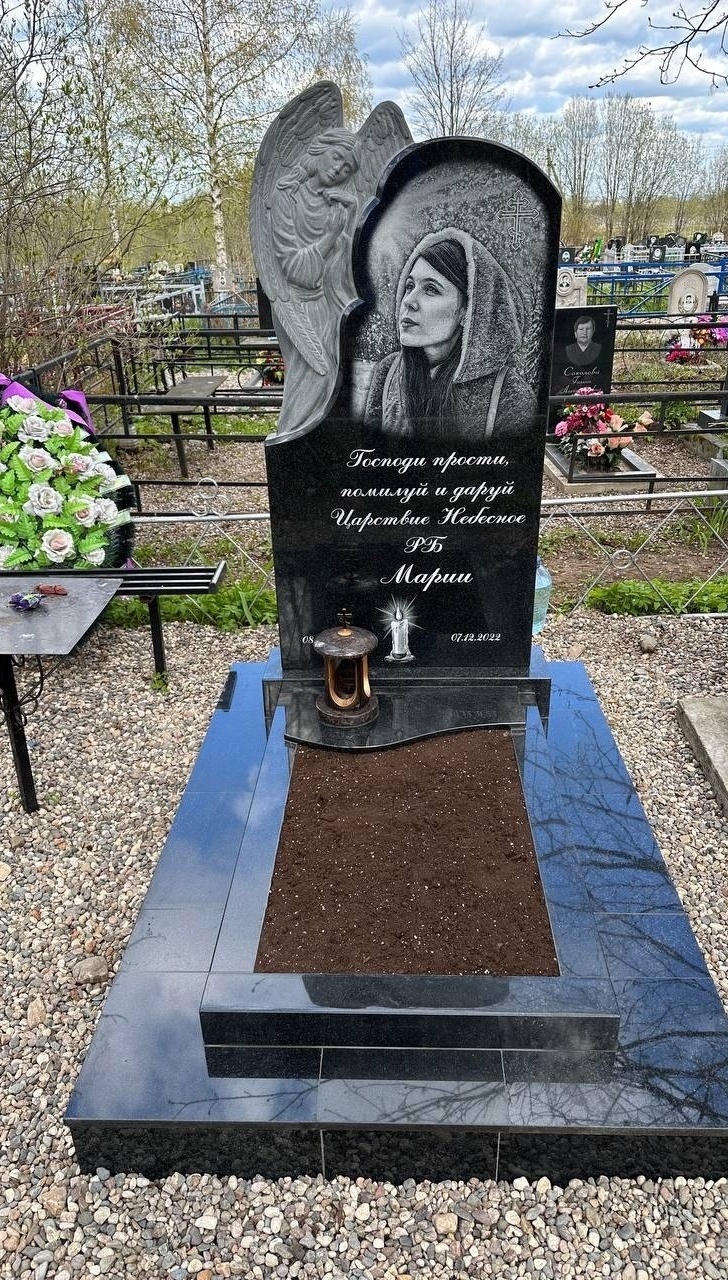 Гранитный памятник девушке с ангелом