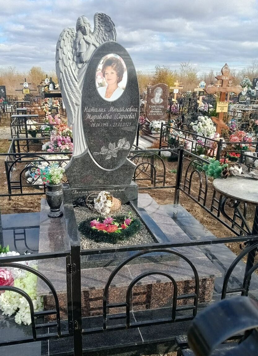 Составной памятник из гранита 