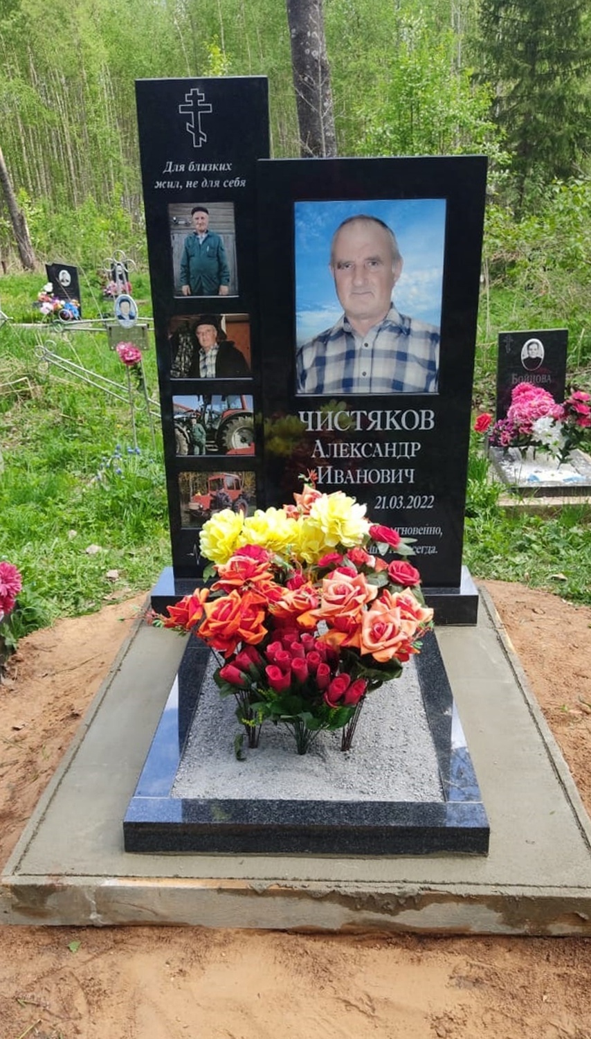 памятник с несколькими портретами на керамике