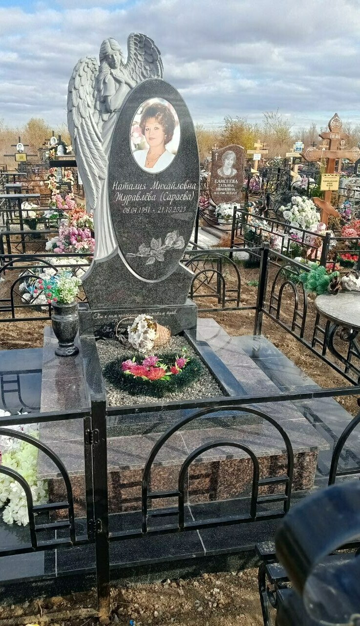 Составной памятник из гранита 