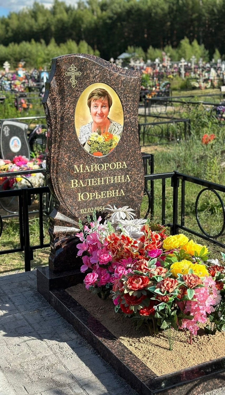 Памятник из гранита маме